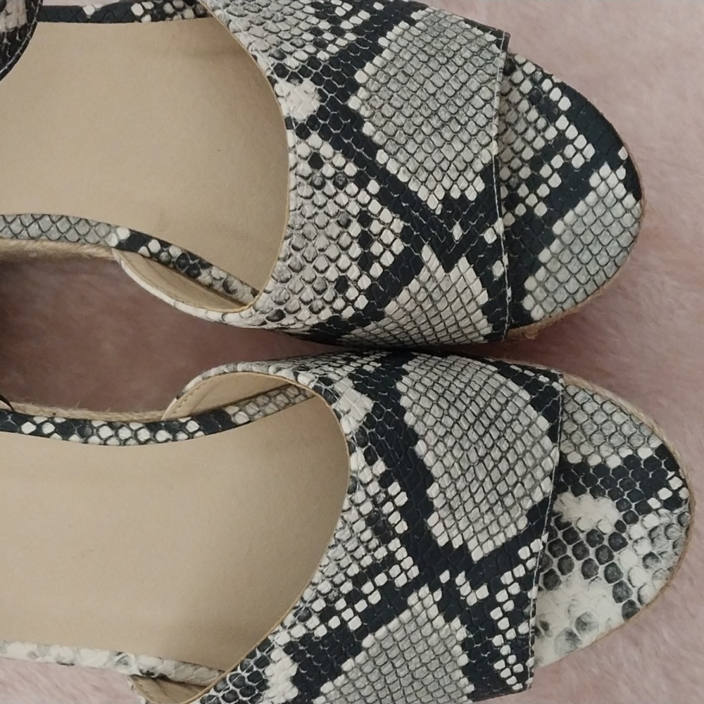 Papaya snakeskin gold buckle platform heel wedges shoes size 5 - Picture 7 of 7